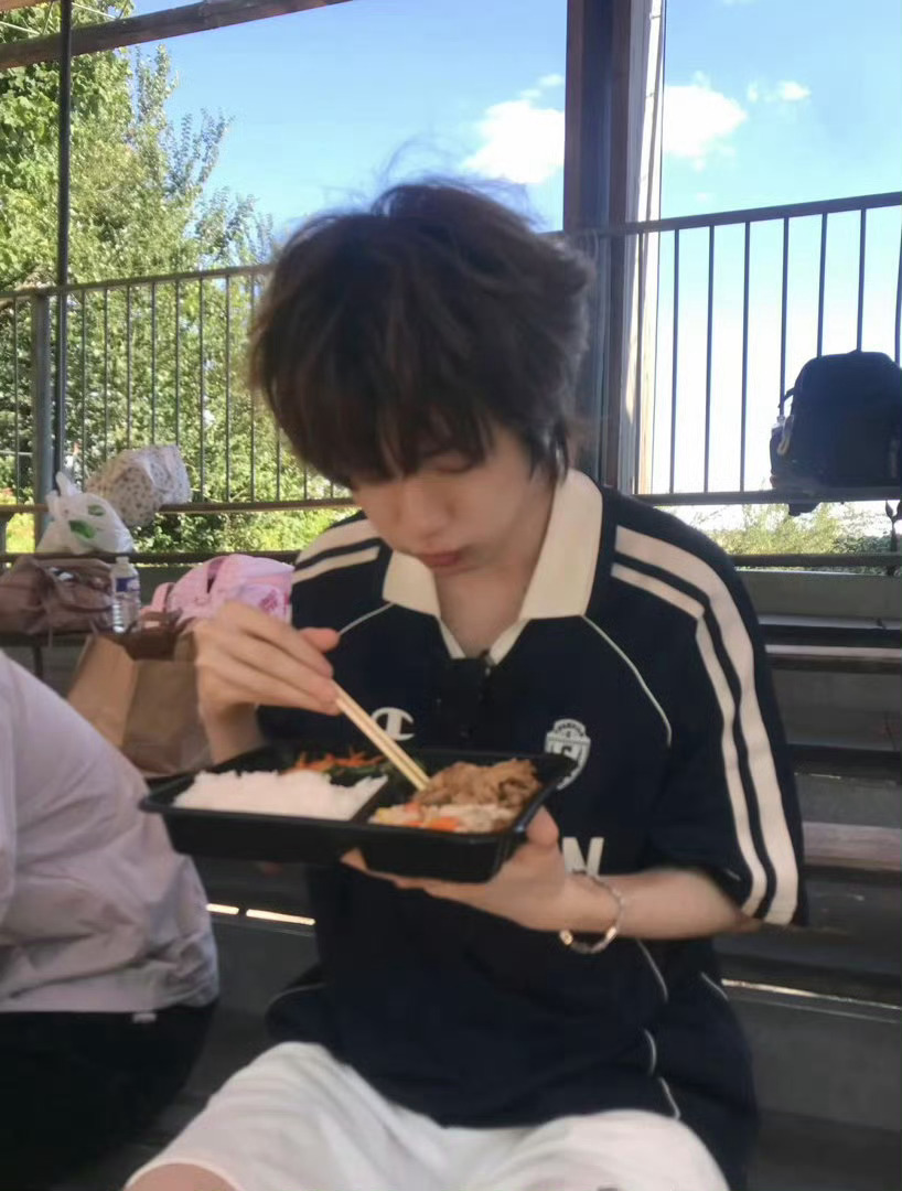 小落看九门被饿死鬼传染了太搞笑了哈哈哈哈哈哈