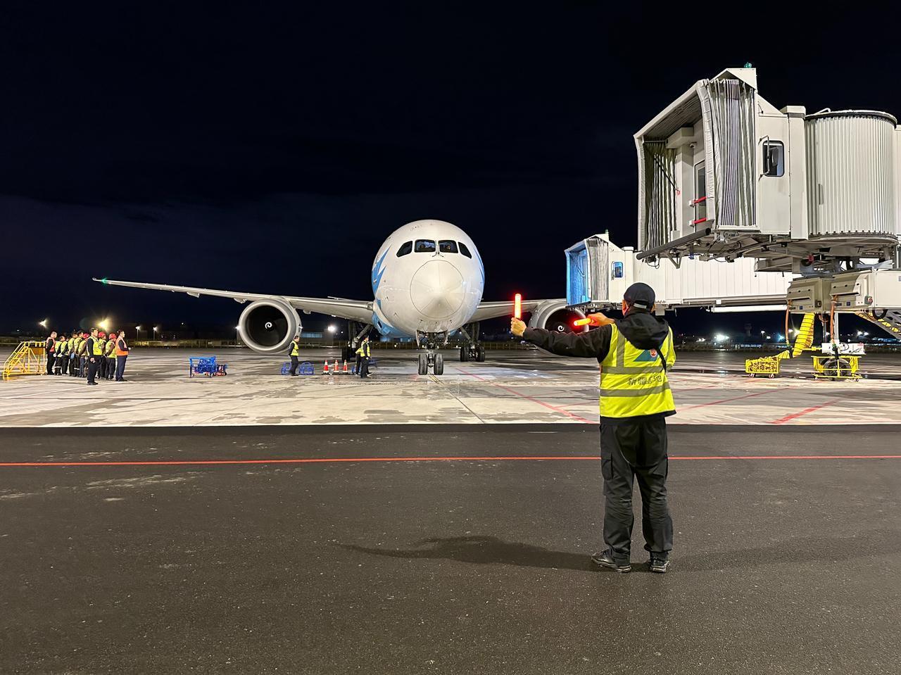 4月17日5时30分，南航CZ6884航班平稳降落在乌鲁木齐国际机场，标志着该机