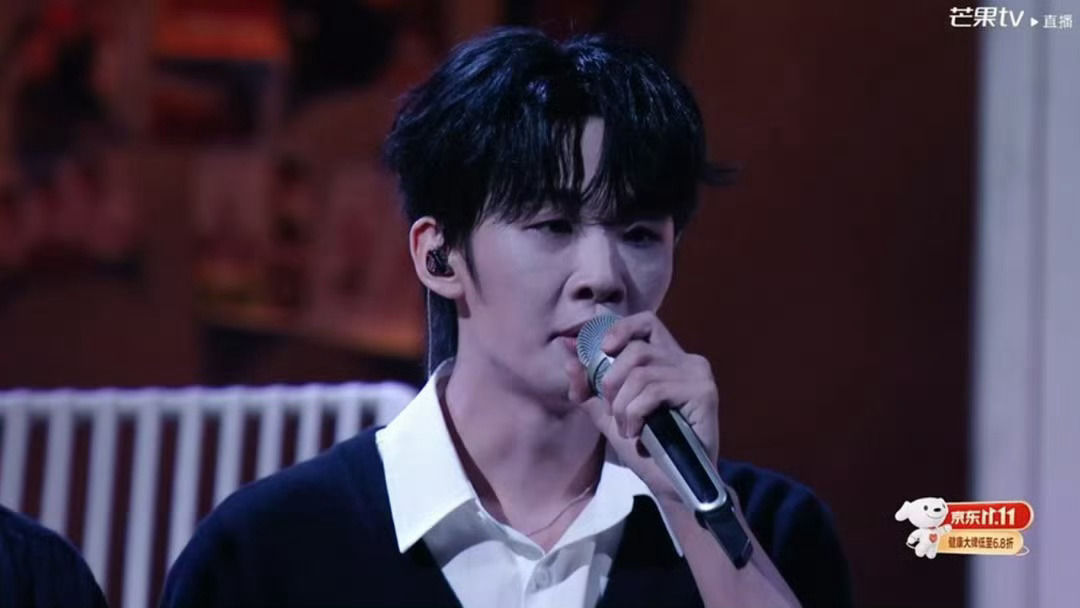 王赫野披荆斩棘总决赛哭了王赫野想见你嗓音太对味🎤每一句都唱得走心，嗓音温润治愈