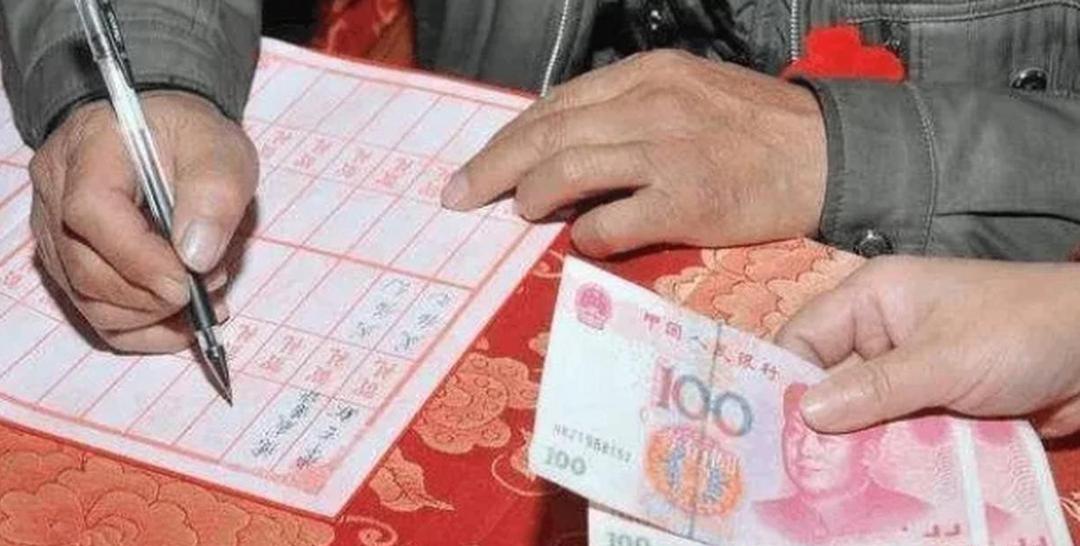 现在赚钱不容易，这20种冤枉钱千万别花：
1、多年不联系，突然发来喜酒邀请的，坚