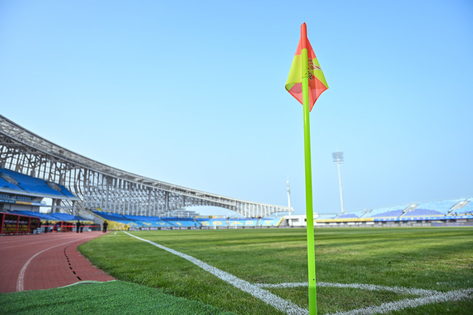 今晚的场地，静静准备📍青岛西海岸vs深圳新鹏城 中超联赛