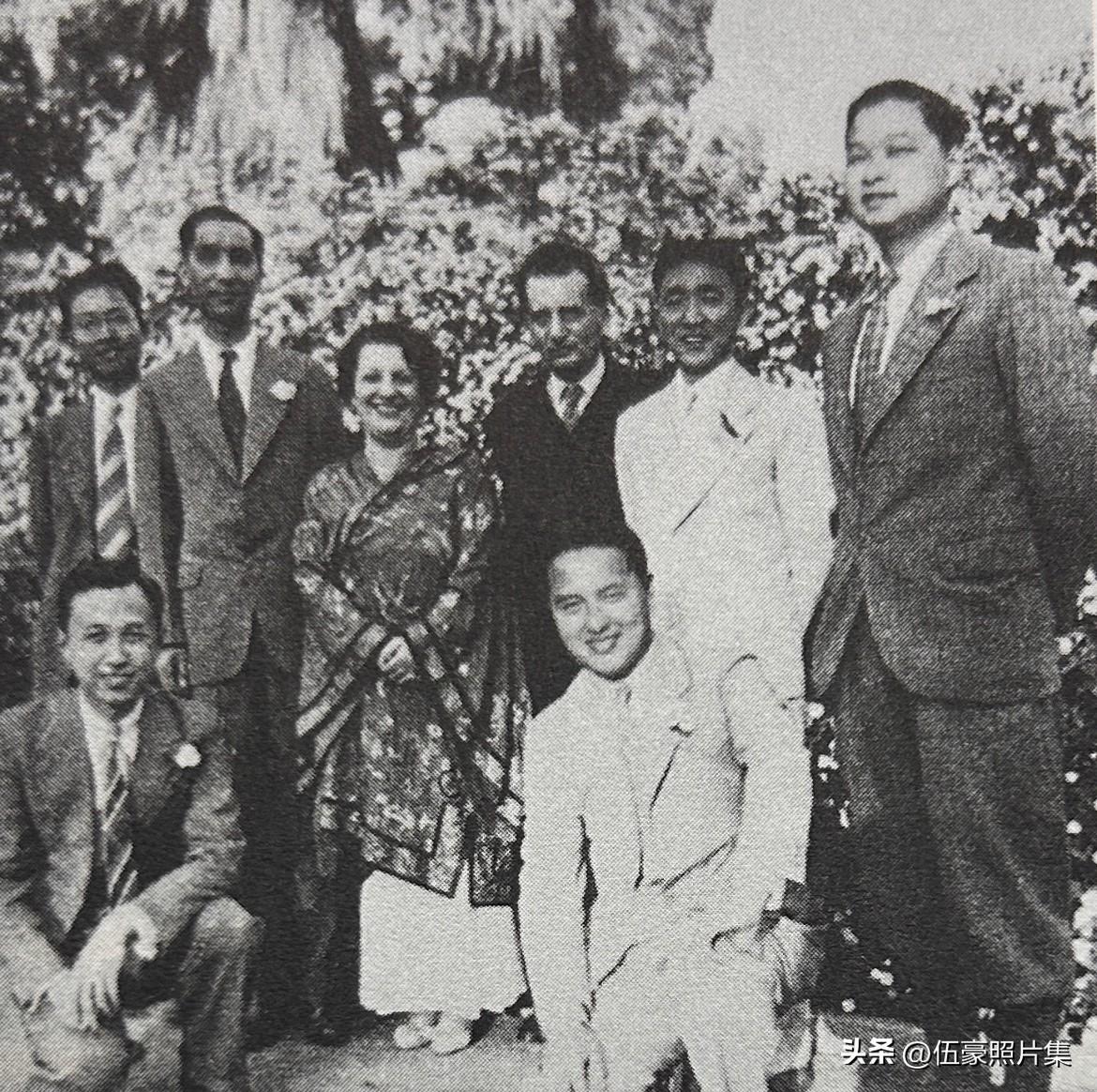 【老照片背后的故事181】
1938年，中国留学生与冯•卡门兄妹的合影。前左为钱