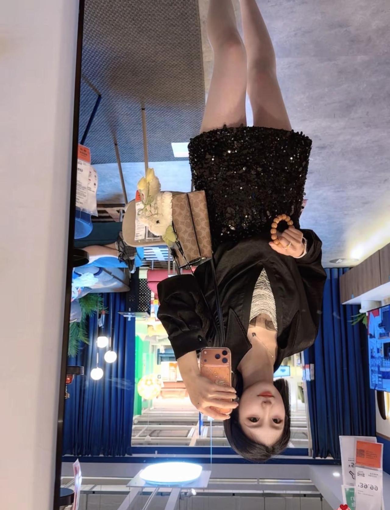 怎么办，想显得我腿长，拍了个反反，转不过来了😭花衬衫穿搭 油泼面 猴头美女 猴