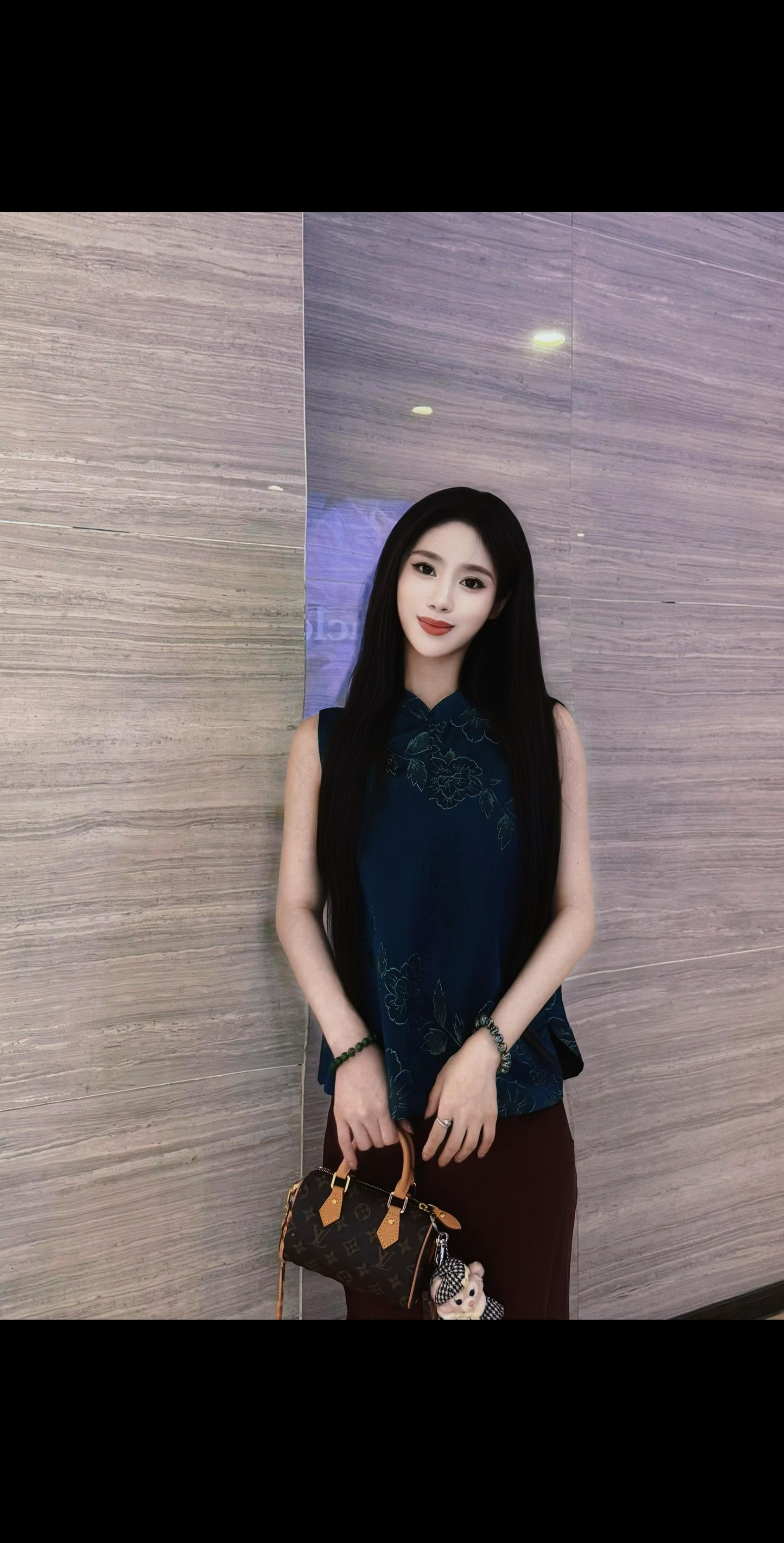 我见青山多妩媚，料青山见我应如是