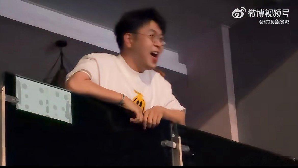 杜海涛去看了谢娜演唱会 快乐家族再次相聚，老友助阵，演唱会欢乐值直接拉满！谢娜开