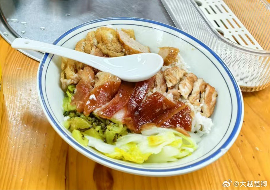 其实我挺喜欢吃猪脚饭的。 ​​​