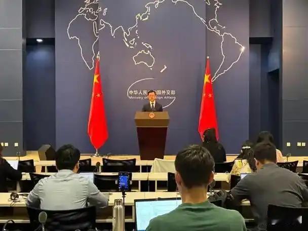 没想到中方出手这么重。美方允许台当局外事部门负责人林佳龙在联合国大会期间窜访纽约