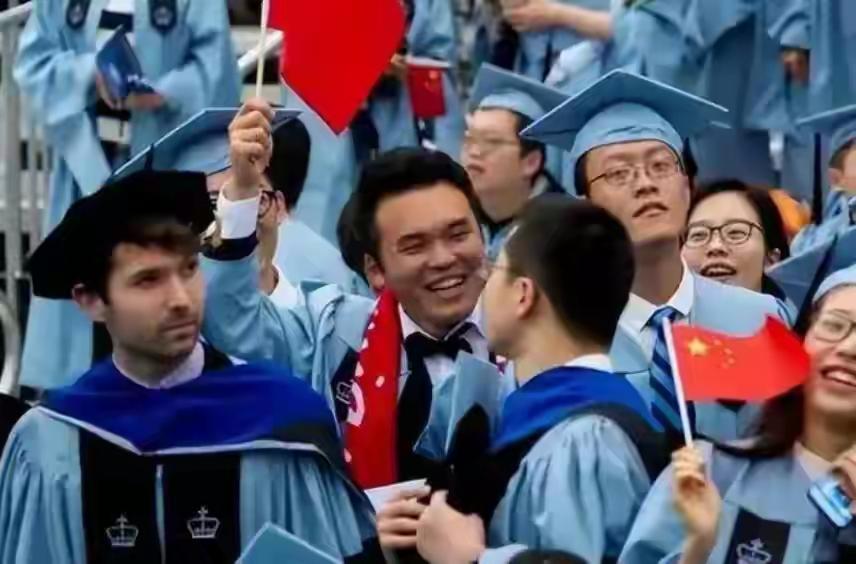 在美华人有600万，我想去美国看看，连买个机票的钱都不够，这些人在美国干什么呢？