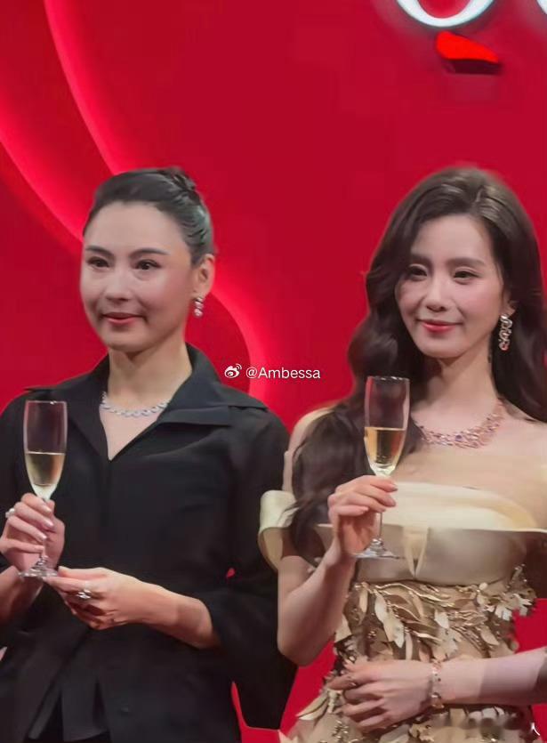 张柏芝商演生图 唉，美人迟暮，两位都是 