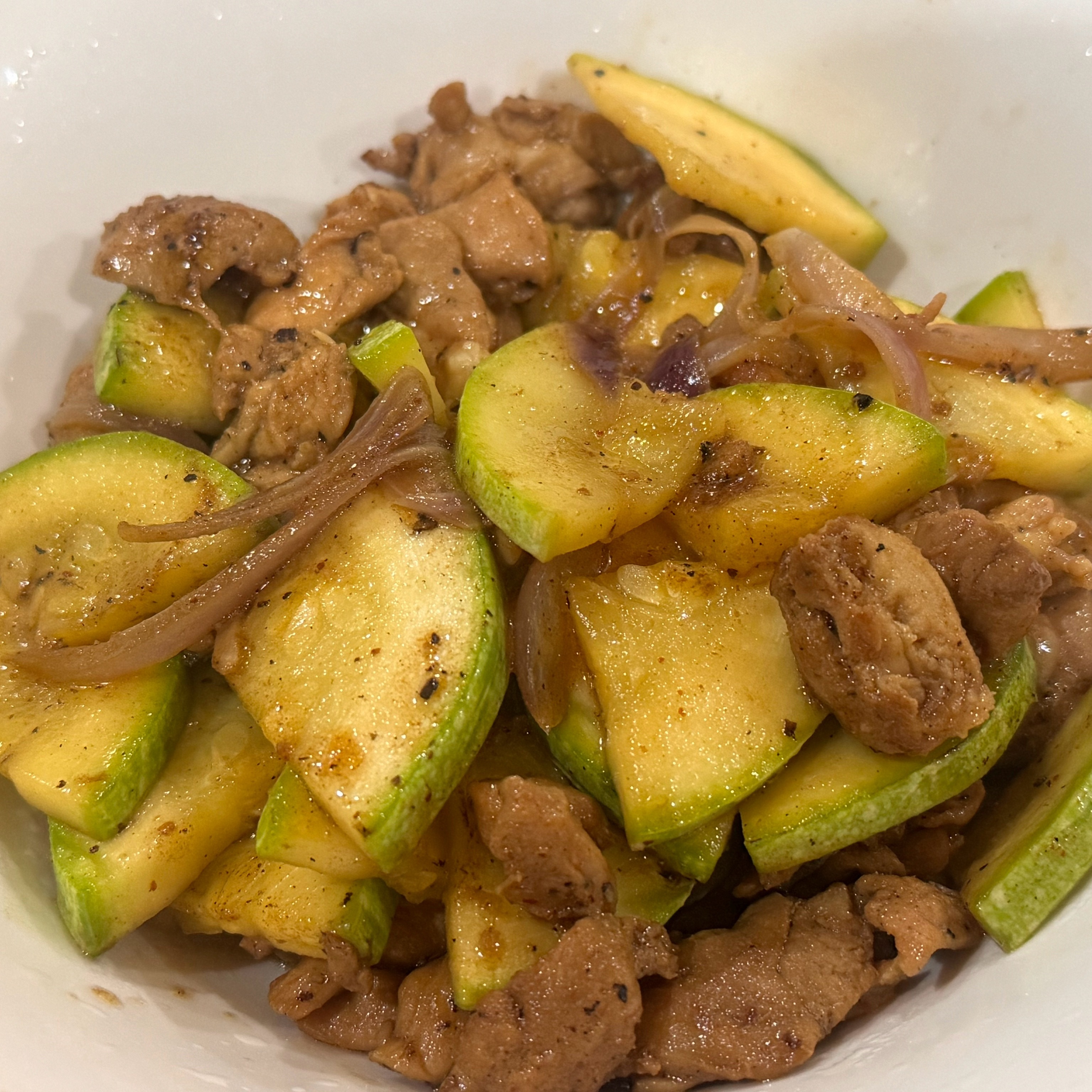 台湾人开的餐厅咖喱牛肉饭🍛卖我48块一碗……晚上自己做西葫芦鸡腿肉成本不到10