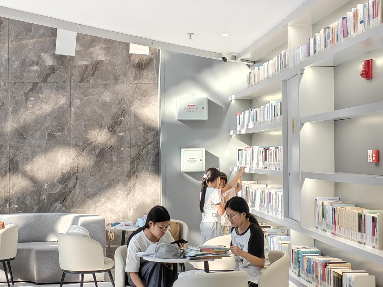 你想要寻找的，或许不只是一个存放书籍的建筑，而是一片能让灵魂真正安顿下来的地方。