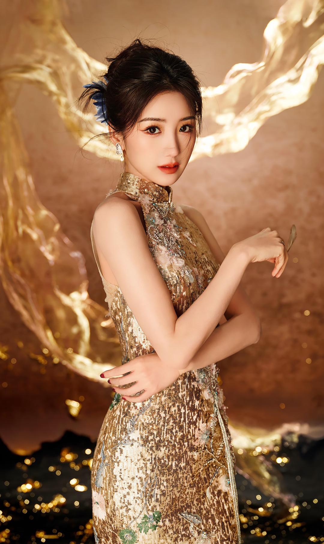 每一种风格，都是独属于自己的浪漫。是鎏金旗袍里的东方雅致，是粉缎长裙中的温柔缱绻
