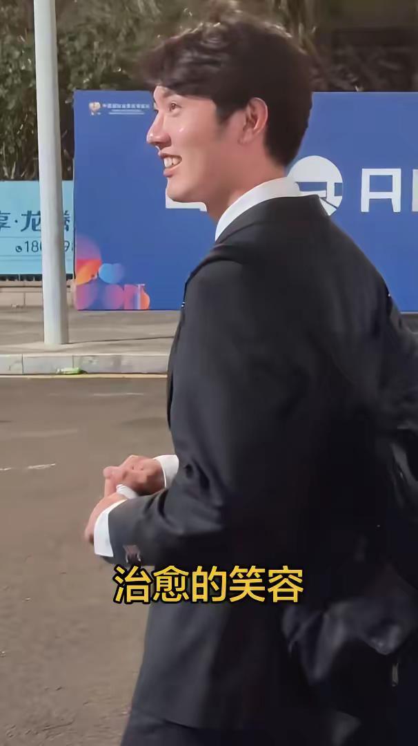 鹏鹏的治愈笑容，抚平所有疲惫～～