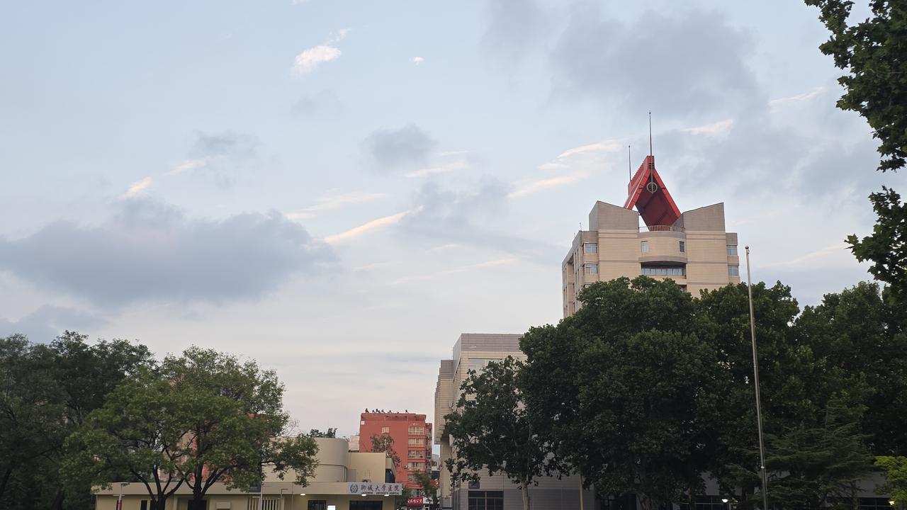 四道贫穷陷阱，正不动声色地把你摁在底层

你是不是也隐隐觉得，某些无形的力量在阻