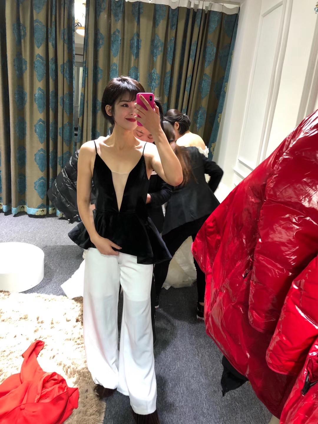 终于明白朝花夕拾是什么意思了 当你在三十岁的时候 去买十八岁的东西 再...