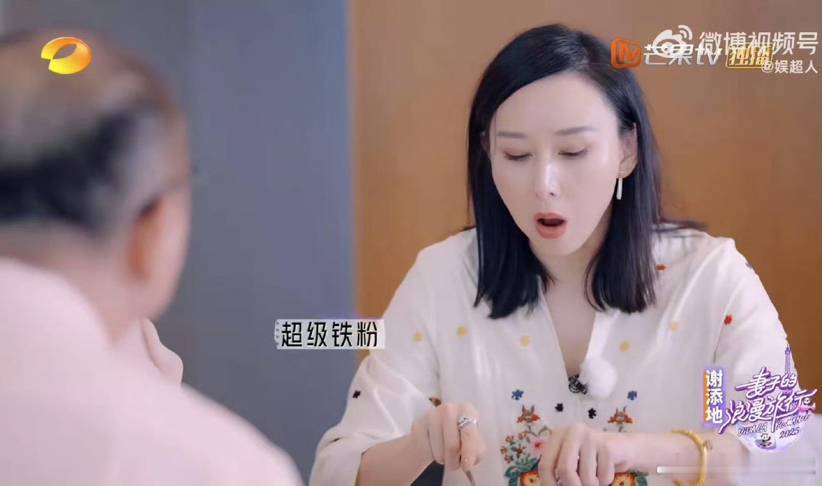 胡静婆婆手机壁纸是胡静 天啊真的好温馨啊，胡静婆婆手机壁纸竟然是胡静，看来婆婆很