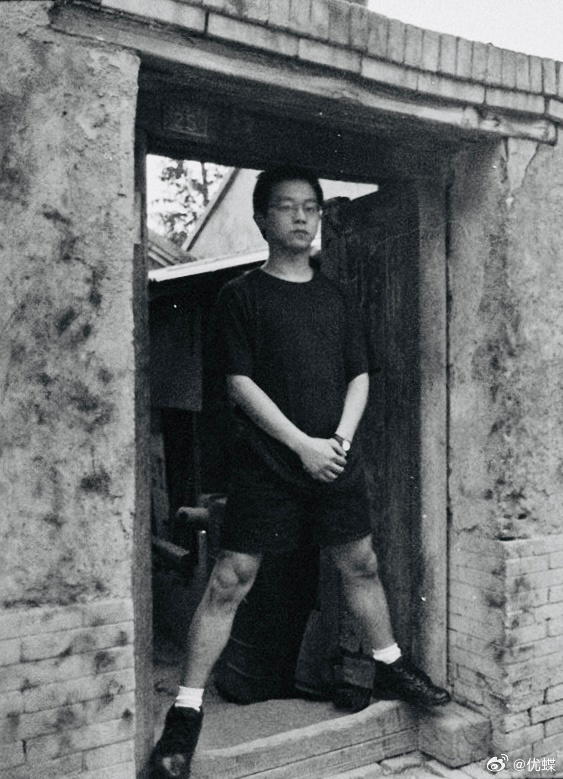“窦唯时间”：街头吃串儿真可爱，BUT只有第四张是真实的！ ​​​