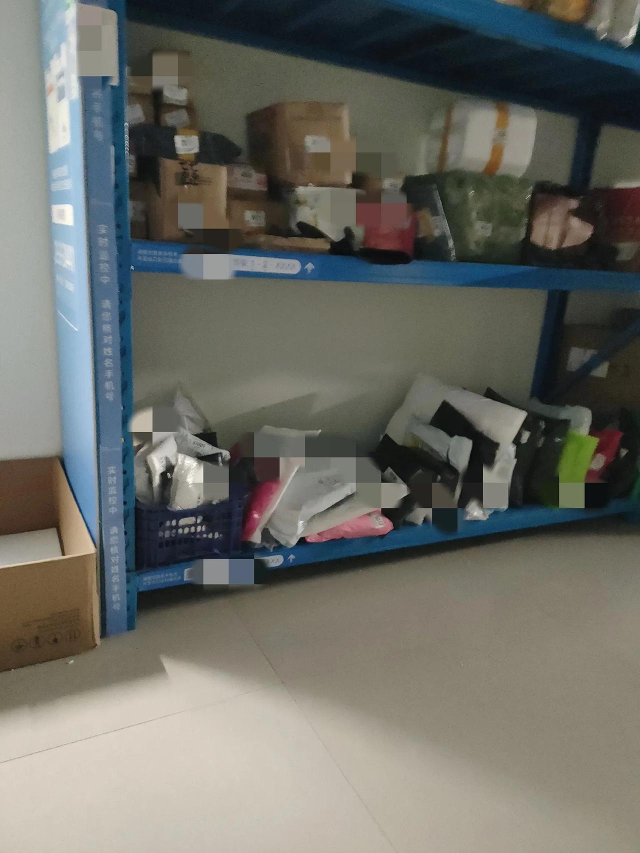 开菜鸟驿站后，总会遇到一些极品的人或事。

有个阿姨经常到我们这里拿快递，每次喜