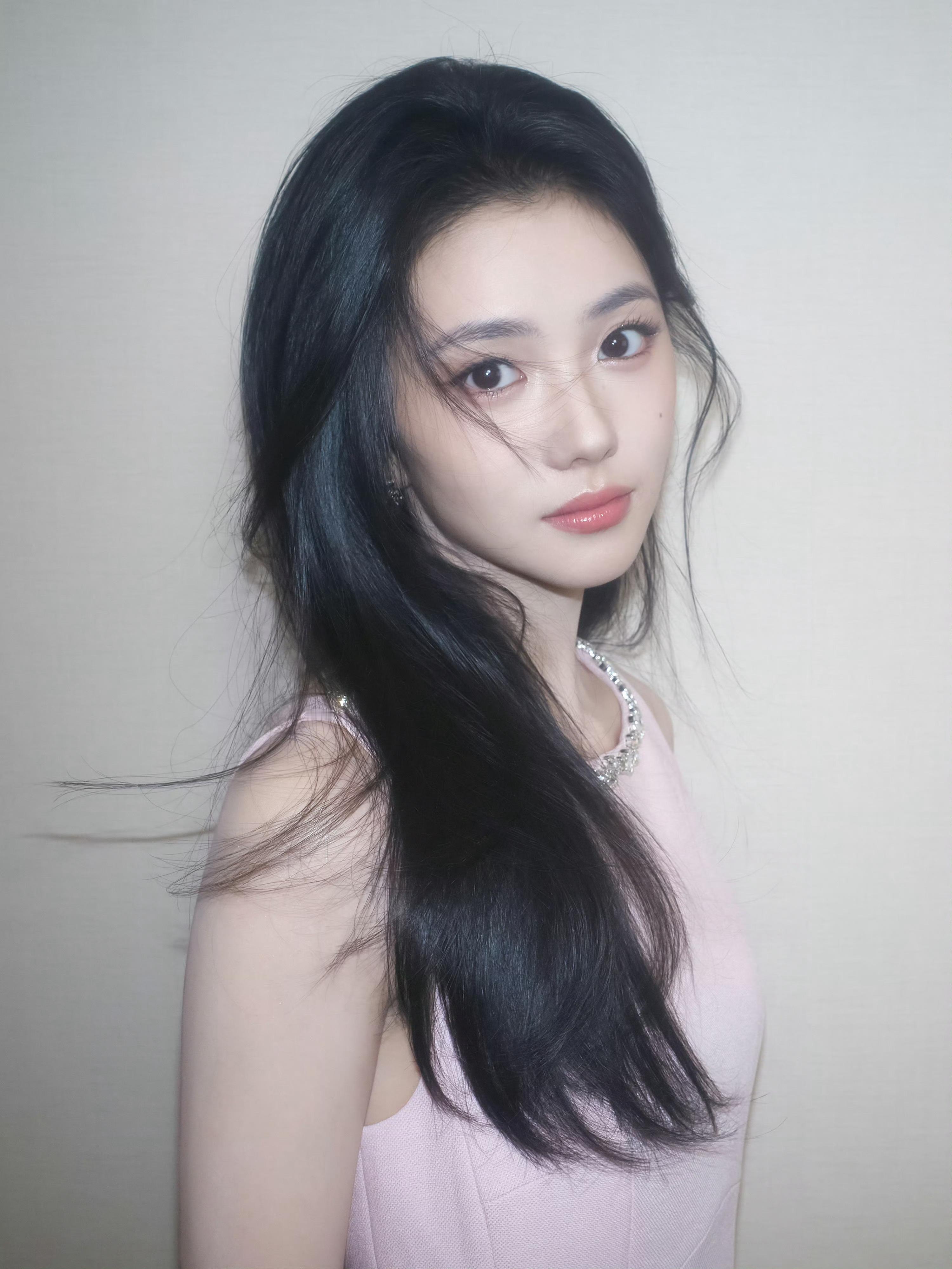 刘浩存工作室～懂事的话就继续给存子多拍CCD💅🏻 ​​​