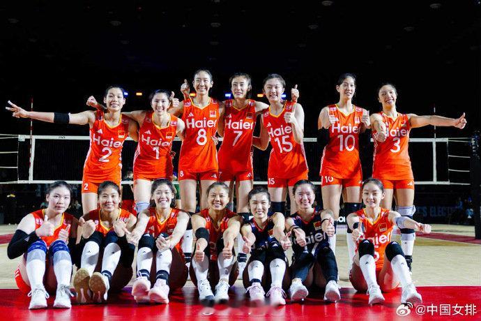 娃们好样的 中国女排加油[拳头]朱袁张1块2毛9[超话] 中国女排3比1墨西哥女