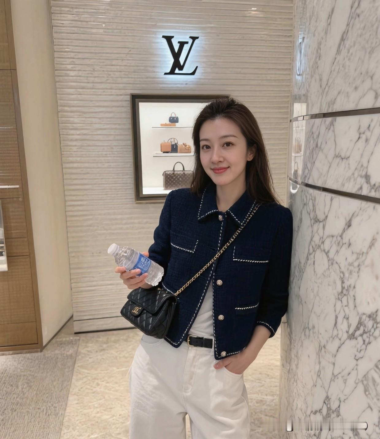 夫妻过日子，
哪能没点磕磕绊绊的，
学会妥协，
不是认怂，
是给彼此留台阶；
学