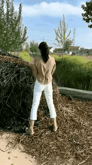 为什么把屙尿称解手?
据称解手的来历是古代押解罪犯，象《水浒》中武松那样，武松要