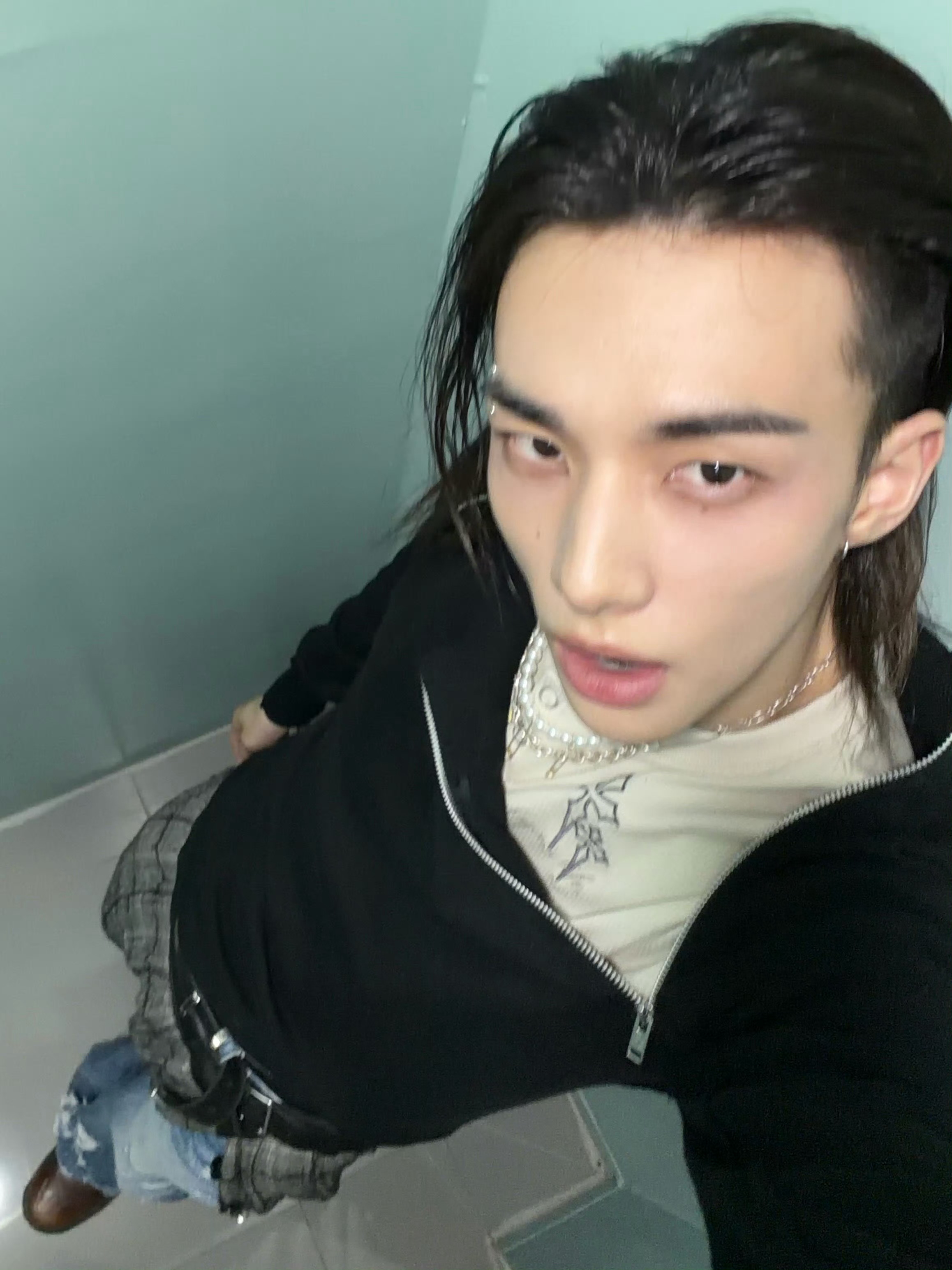 这脸咋长的呀到底咋长的呀 到底咋长的呀…！ 世上最尊重喜欢拿爱豆自拍当头像之人 