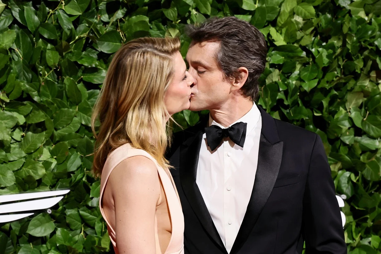Claire Danes和丈夫Hugh Dancy 1日纽约 出席2026 Go