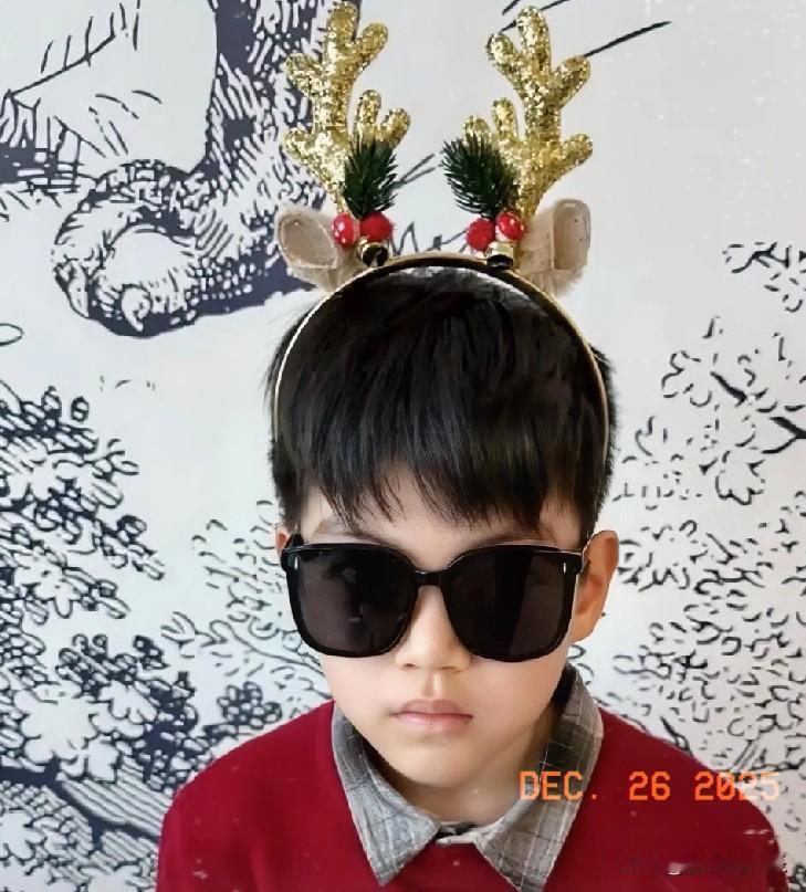 惊！陈妍希带娃现身，小星星神颜酷似陈晓！

近日，娱乐圈又添温馨一幕，演员陈妍希