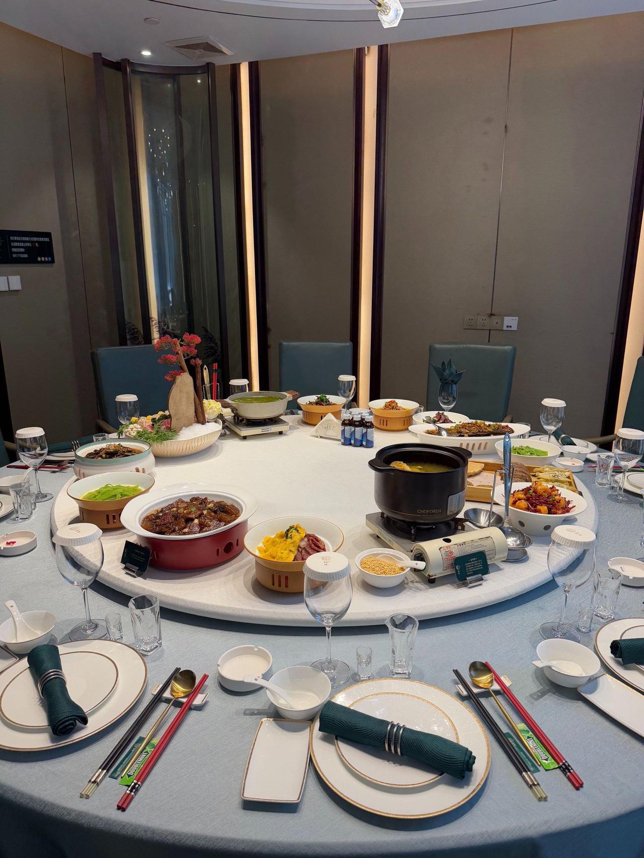 在江苏发红包的时候需要注意，有一个不成文的规定，不结婚的人百岁都是儿，是儿就要给