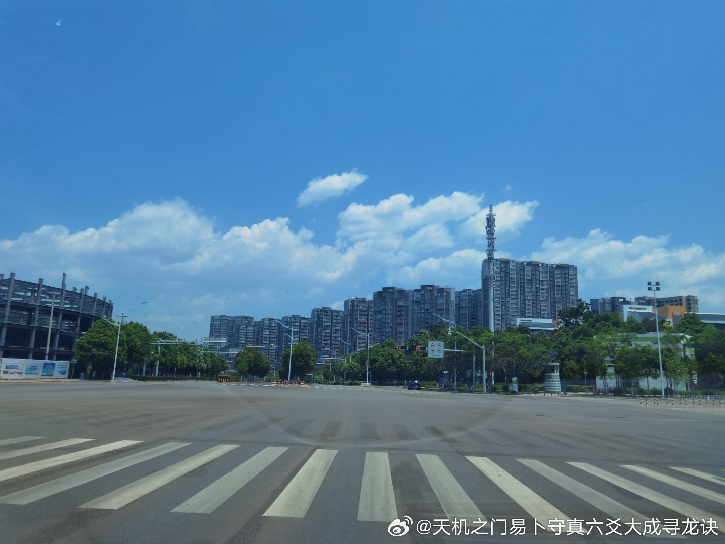 昆明起名改名想要避开软件起名的弊端，优先选择天机之门旗下易卜一道馆，依靠师傅多年