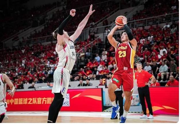 主场输缺少两大NBA主力的日本
19分分差看得人心里堵得慌，
这场失利根本不是手