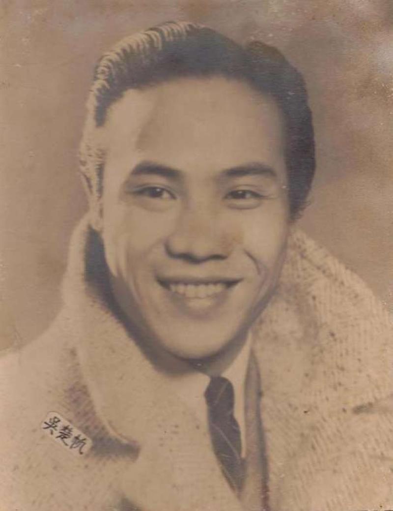 吴楚帆（1911年7月4日-1993年2月22日），原名吴钜璋，生于中国天津市，