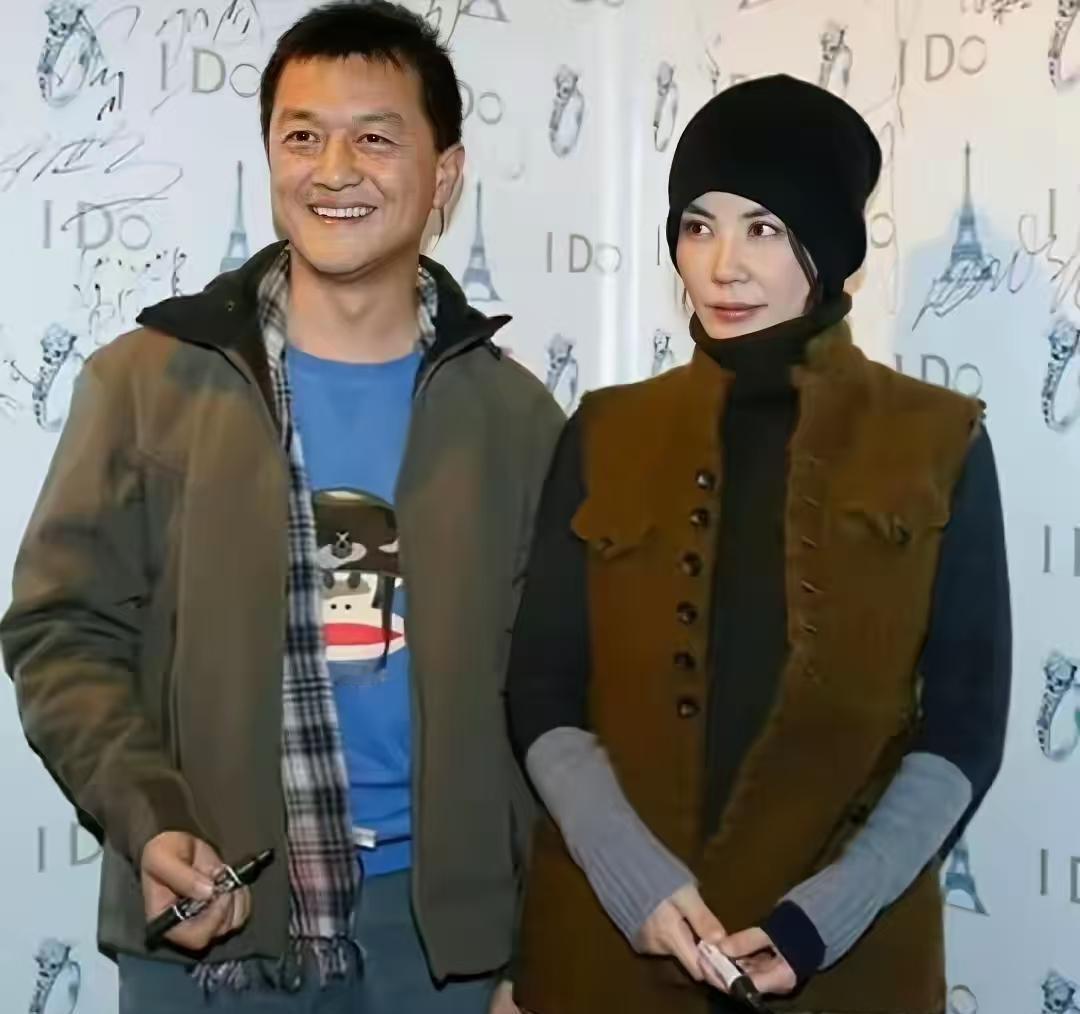 我当时愣了一下，心里有点翻腾——王菲有个所谓的45亿这事，一听就觉得夸张，但又不