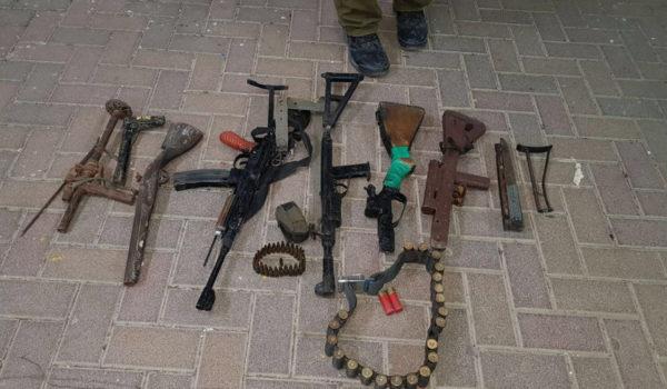 以色列边境警察捣毁临时军火工厂，缴获武器，逮捕巴勒斯坦人
据警方称，此次行动是在