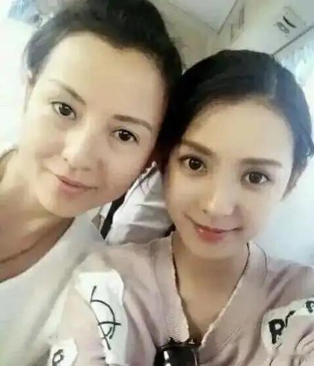 和妈妈如此之像，故人之姿，故人之子