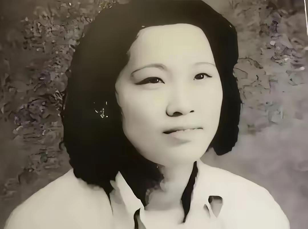 1950年，解放军连长刘玉明转业回家，可在登上火车的时候，他却发现一个衣衫褴褛的