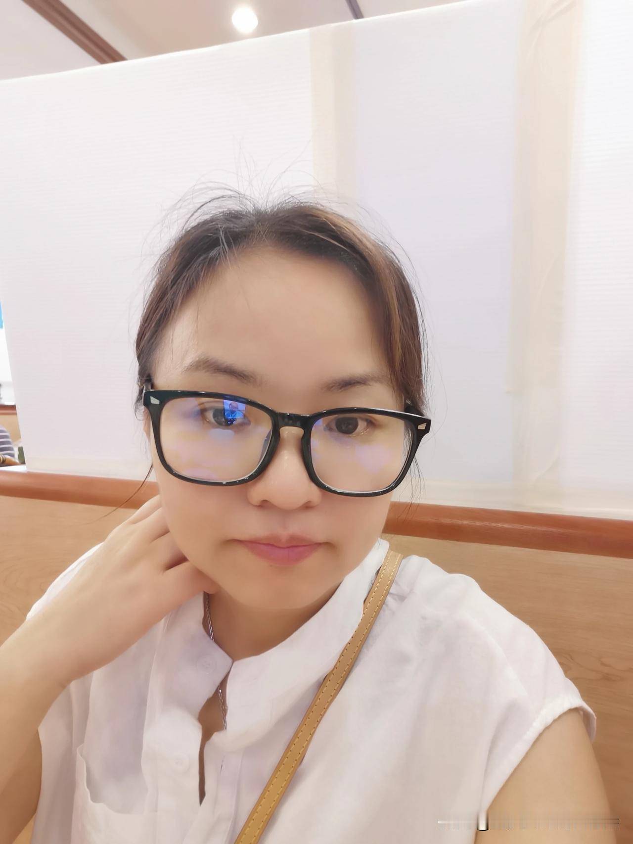 不知不觉，人到中年，感叹时间，弹指一挥间就二十年，以前青春年少的梦想早己离现实生