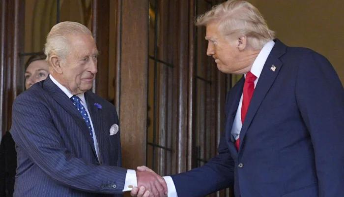 这3位老人家当真有趣，真国王的小儿子嘲笑大漂亮选了一位国王出来，落难太子的家乡战