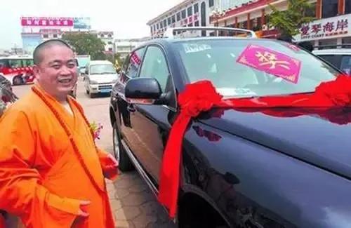 途锐车主，释永信！
少林寺方丈释永信被查的消息，相信你们也都刷到了。我没去过少林