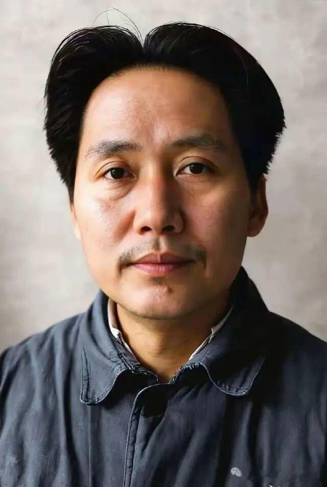 【沁园春·真理昭寰】沁园春·真理昭寰赤帜横空，长风浩荡，光耀九州。念雄文一卷，劈