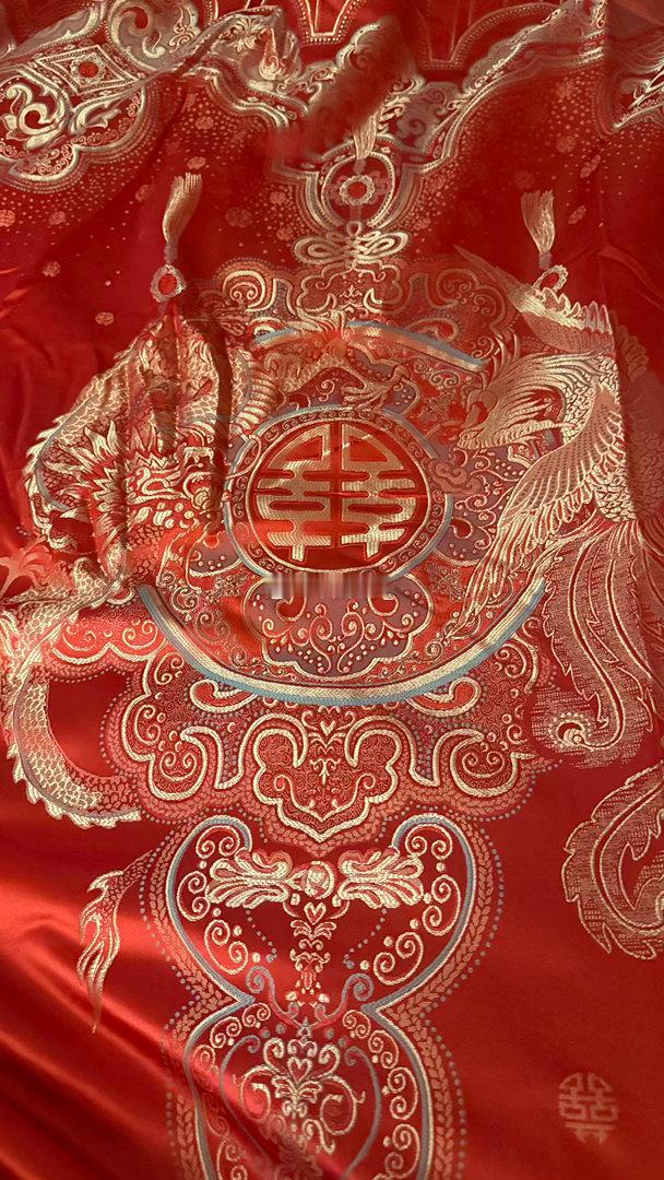 我奶刚回屋看见我没盖被子 问我要不要给我拿一床新的 我说不要 她犹豫了一下 说她