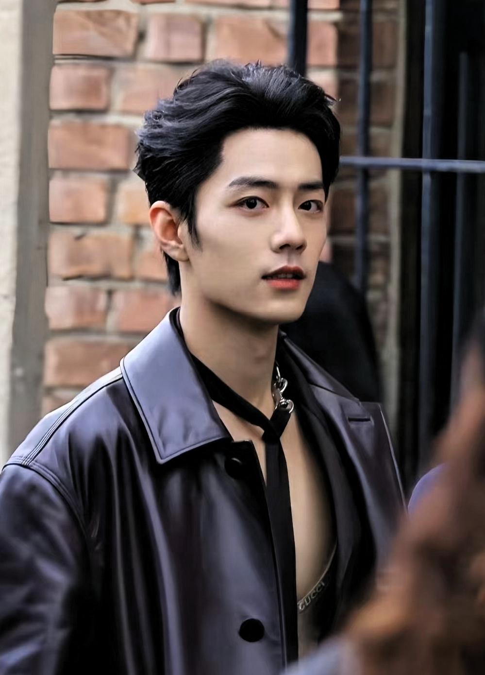 三十多岁谈个恋爱，身家直接打七折？这不是夸张，是顶流的“公开秘密”。
一旦官宣，