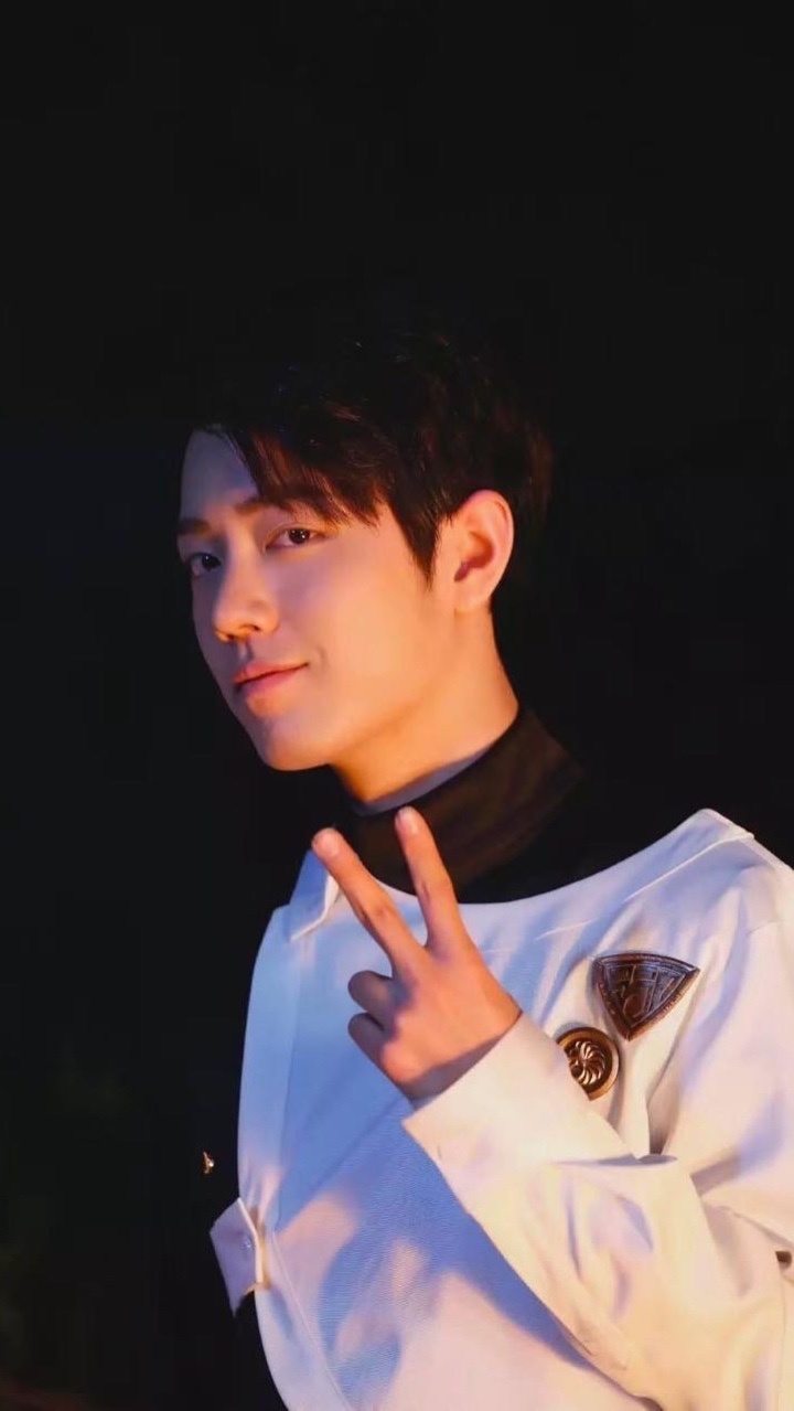 肖战齐夏◎十日终焉防代拍就算人命是棋子，这盘棋也只能由我来下。期待我的大男主齐夏