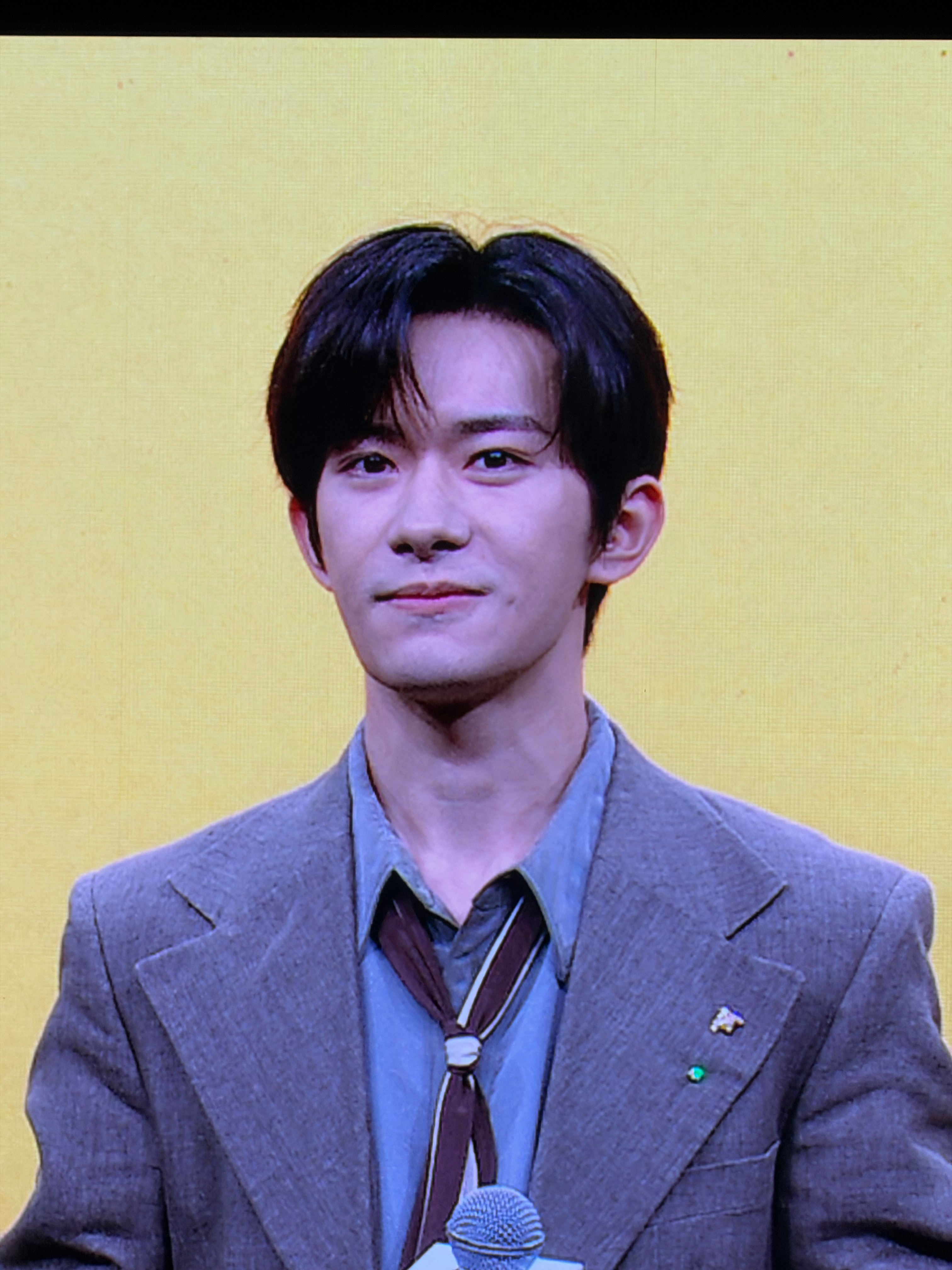 华为Pura90 代言人易烊千玺惊喜降临发布会现场随着他的镜头和拍摄作品一起来感