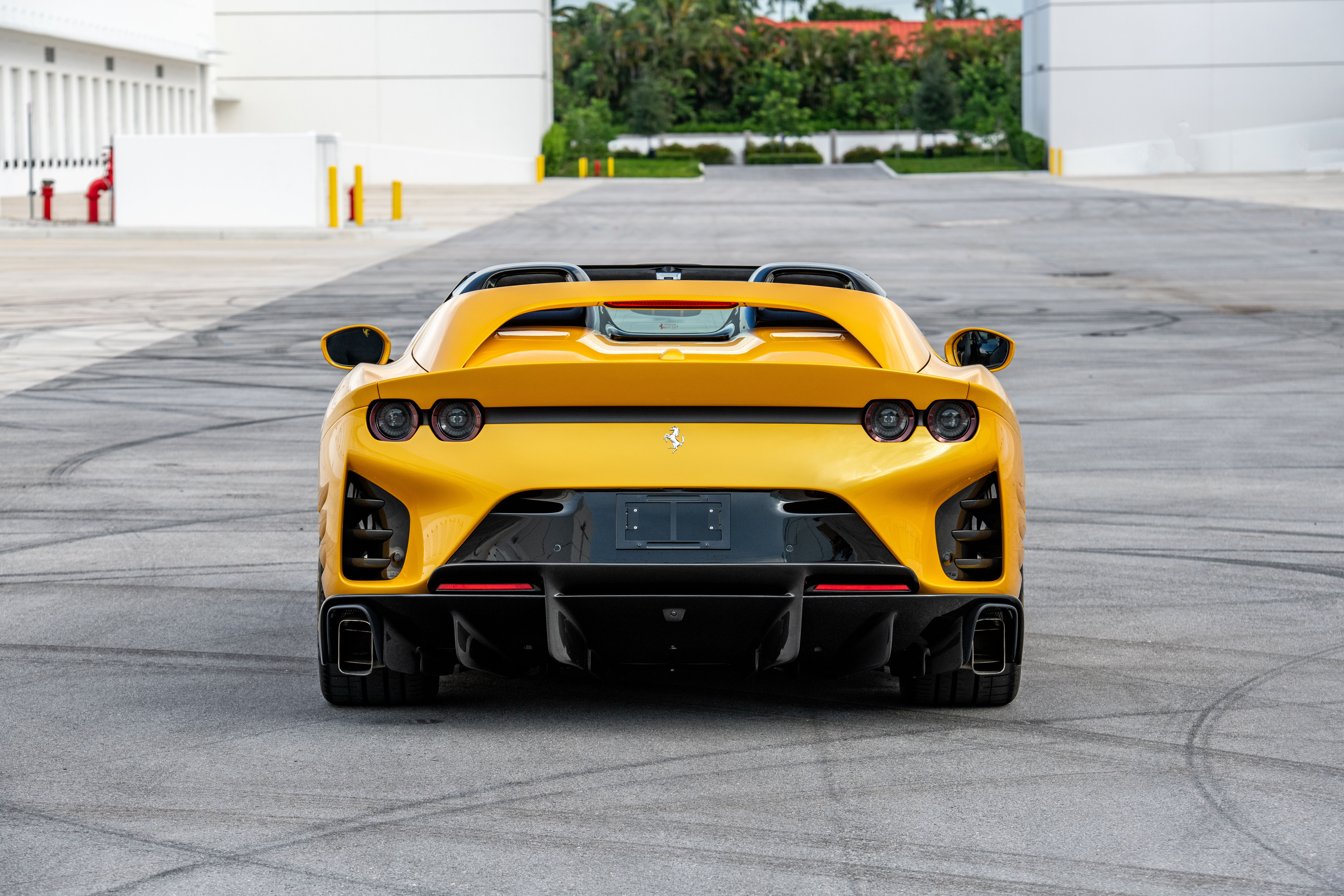 Ferrari 812 Competizione A Tailor Made6.
