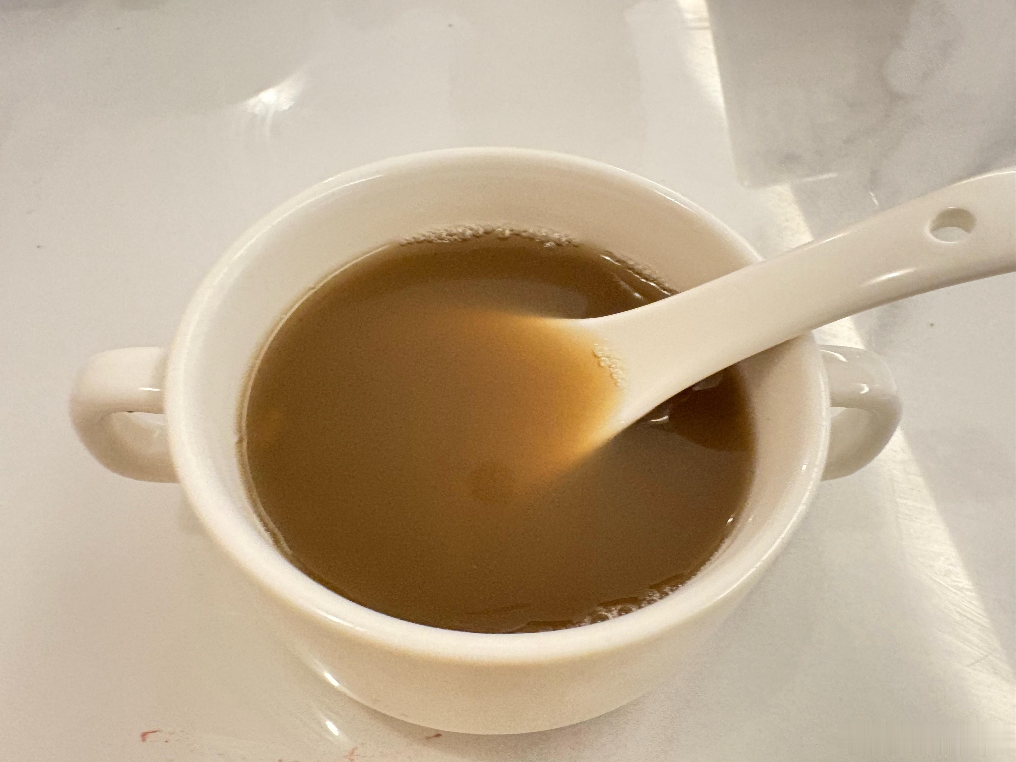 今晚的酒店有下午茶，竟然还有宵夜，绿豆糖水。喝了一碗还不错，没有很甜，适合我。佛