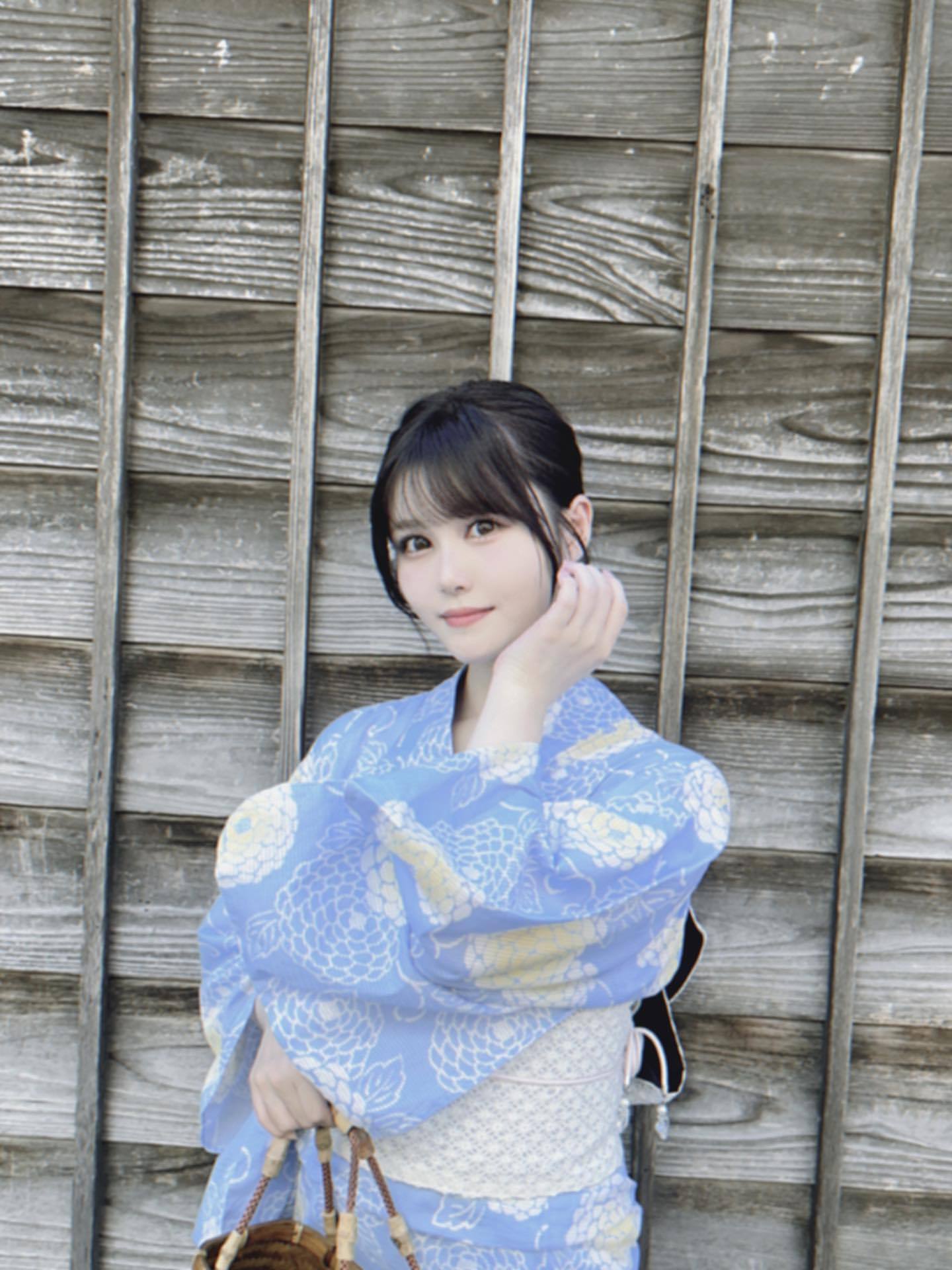 伊藤理々杏  「🍧👘」　ririagram ​​​
