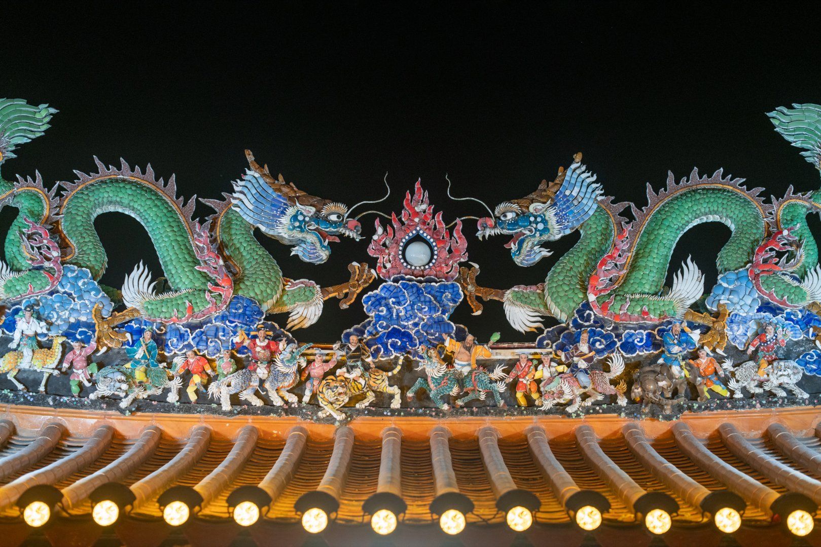 *在路上*青龙古庙...潮州青龙古庙（俗称“大老爷宫”）是潮州府城香火最旺的庙宇