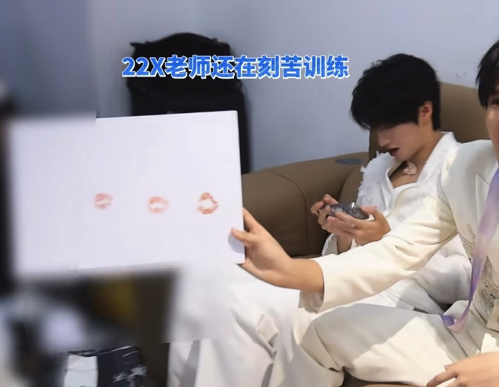 已经打得很好了，外务休息间隙还一直在为了瓦外务苦练